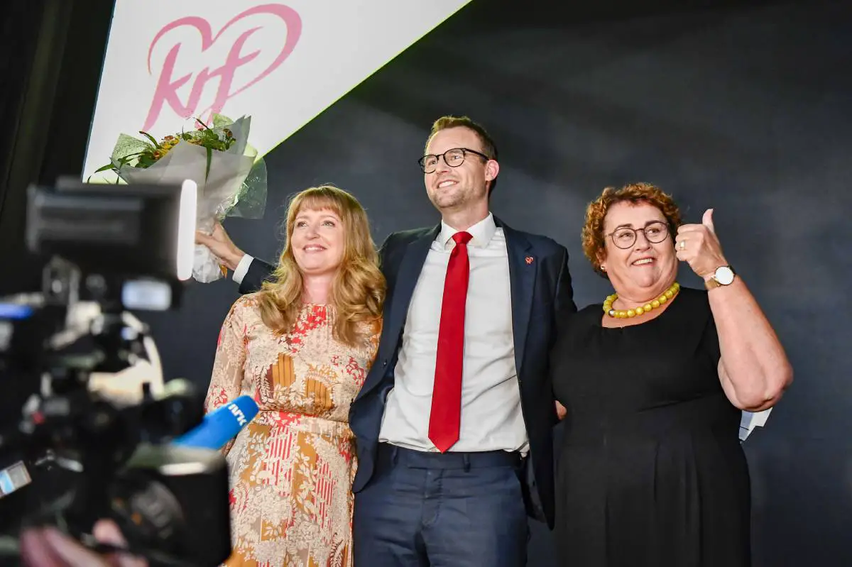 Les Verts et les démocrates-chrétiens avaient moins de 7 000 voix de moins que le seuil de 4 % 4 Les Verts et les démocrates-chrétiens avaient moins de 7 000 voix de moins que le seuil de 4 % - 3