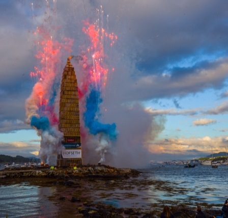 Le feu de joie à Ålesund était de 36 mètres de haut 14 Le feu de joie à Ålesund était de 36 mètres de haut - 13