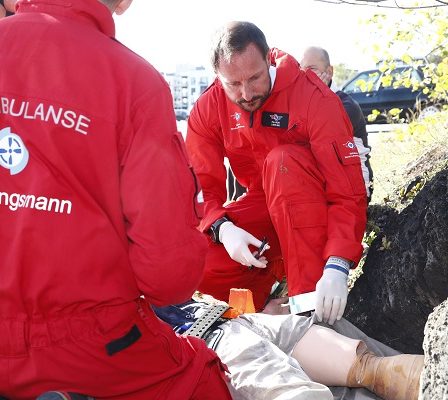 Le prince héritier a pratiqué l'amputation en tant qu'apprenti 26 Le prince héritier a pratiqué l'amputation en tant qu'apprenti - 25