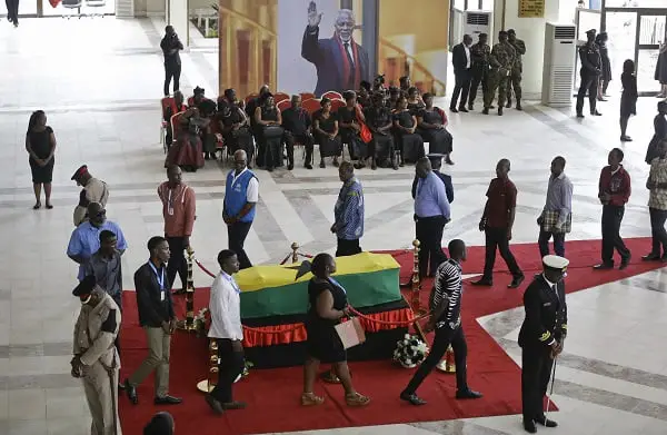 Les Ghanéens en deuil font leurs adieux avec Kofi Annan 4 Les Ghanéens en deuil font leurs adieux avec Kofi Annan - 3