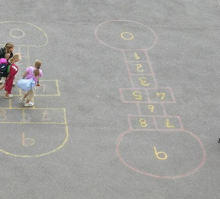 Les enfants des centres de crise d'urgence ont du mal à l'école 21 Les enfants des centres de crise d'urgence ont du mal à l'école - 20