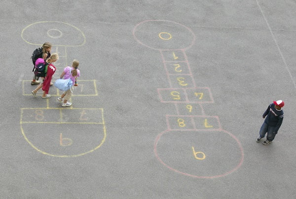 Les enfants des centres de crise d'urgence ont du mal à l'école 4 Les enfants des centres de crise d'urgence ont du mal à l'école - 3