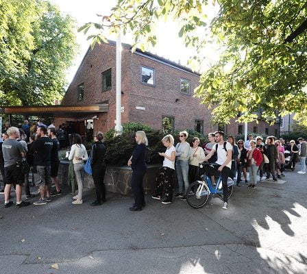 Longues files d'attente des électeurs suédois à Oslo 24 Longues files d'attente des électeurs suédois à Oslo - 23