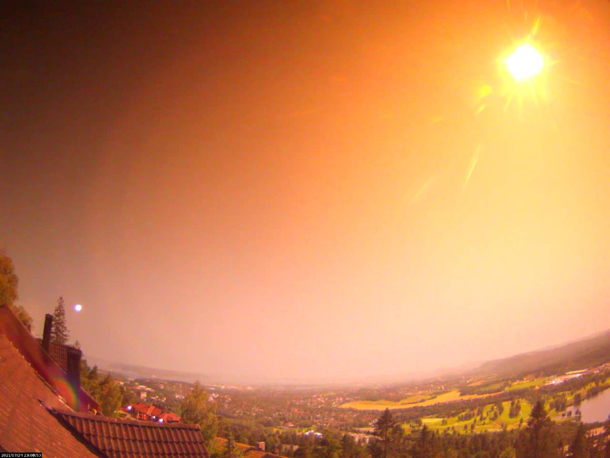 PHOTO : le météore visible sur une grande partie de la Norvège dimanche soir a créé une puissante onde de choc 4 PHOTO : le météore visible sur une grande partie de la Norvège dimanche soir a créé une puissante onde de choc - 3