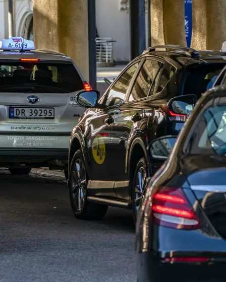 Oslo : des voleurs braquent un chauffeur de taxi puis volent sa voiture - quatre jeunes hommes arrêtés - 30