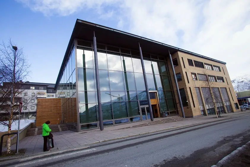 Les avocats de Tromsø arrêtés par la police 4 Les avocats de Tromsø arrêtés par la police - 3