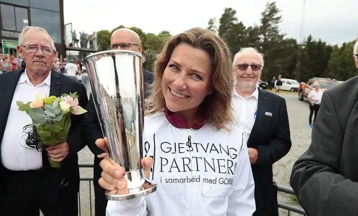 Prinsesse Märtha Louise a visité son propre trot 4 Prinsesse Märtha Louise a visité son propre trot - 3