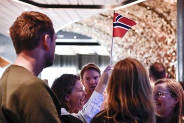 PHOTO : la Norvège a rouvert - et les Norvégiens ont célébré avec des fêtes et des danses - 16
