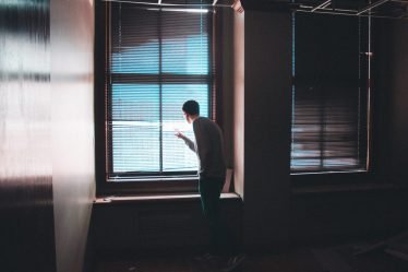 Les confinements rendent les gens seuls. Voici 3 étapes que nous pouvons prendre maintenant pour nous entraider - 16