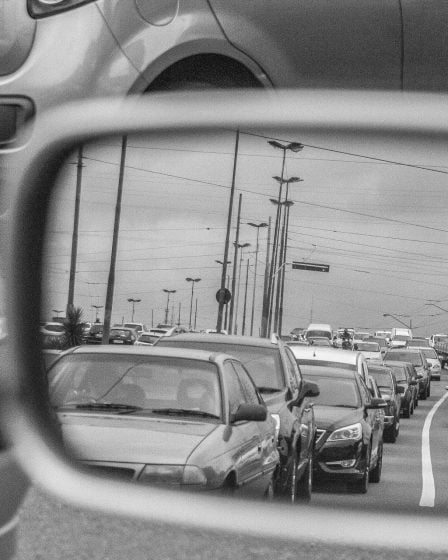 Le travail doit regarder dans le rétroviseur 24 Le travail doit regarder dans le rétroviseur - 23