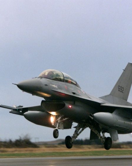 F-16 est entré en collision avec des oiseaux - a dû atterrir 30 F-16 est entré en collision avec des oiseaux - a dû atterrir - 29