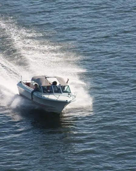 Le conducteur du bateau a sauté par-dessus bord pour éviter le contrôle 8 Le conducteur du bateau a sauté par-dessus bord pour éviter le contrôle - 7