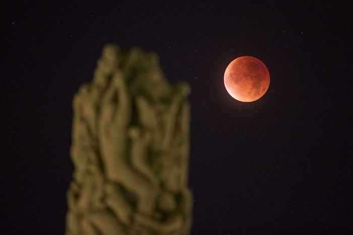 Vendredi soir, la plus longue éclipse de lune depuis un siècle 4 Vendredi soir, la plus longue éclipse de lune depuis un siècle - 3