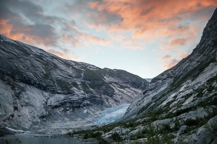 Un touriste a péri après être tombé dans un lac à Sogn og Fjordane 4 Un touriste a péri après être tombé dans un lac à Sogn og Fjordane - 3