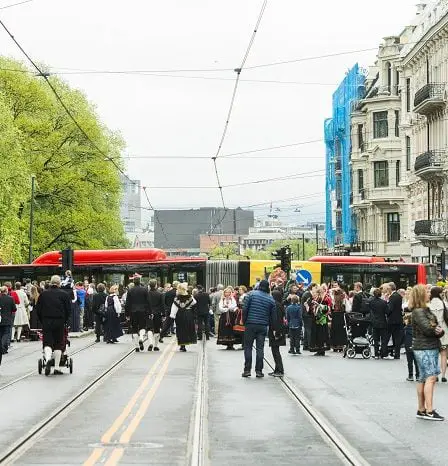 Les bus protégeront le cortège des enfants du 17 mai cette année 26 Les bus protégeront le cortège des enfants du 17 mai cette année - 25