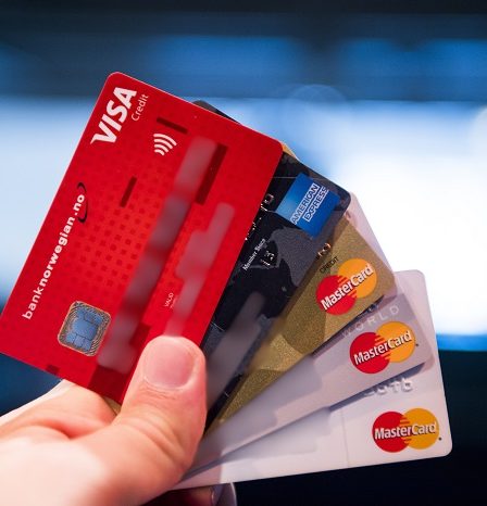 Un homme qui fabriquait de fausses cartes bancaires en série condamné à la prison 11 Un homme qui fabriquait de fausses cartes bancaires en série condamné à la prison - 10