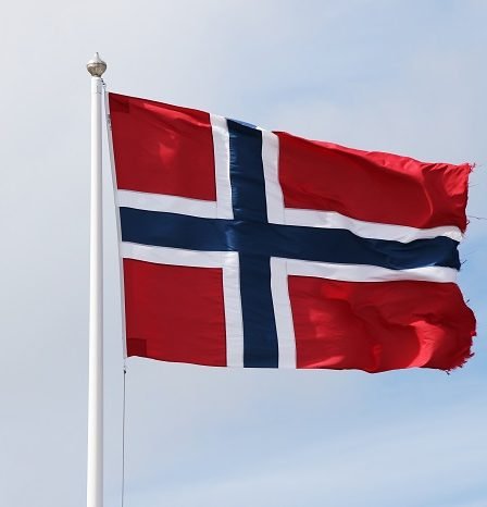 UD et les producteurs de drapeaux ne sont pas d'accord avec la couleur rouge du drapeau norvégien 21 UD et les producteurs de drapeaux ne sont pas d'accord avec la couleur rouge du drapeau norvégien - 20