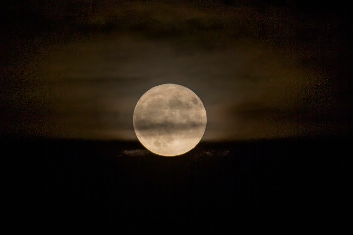 La station ISS passe devant la lune en mai 4 La station ISS passe devant la lune en mai - 3
