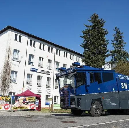 Des centaines de néo-nazis se rassemblent pour célébrer l'anniversaire d'Hitler 26 Des centaines de néo-nazis se rassemblent pour célébrer l'anniversaire d'Hitler - 25