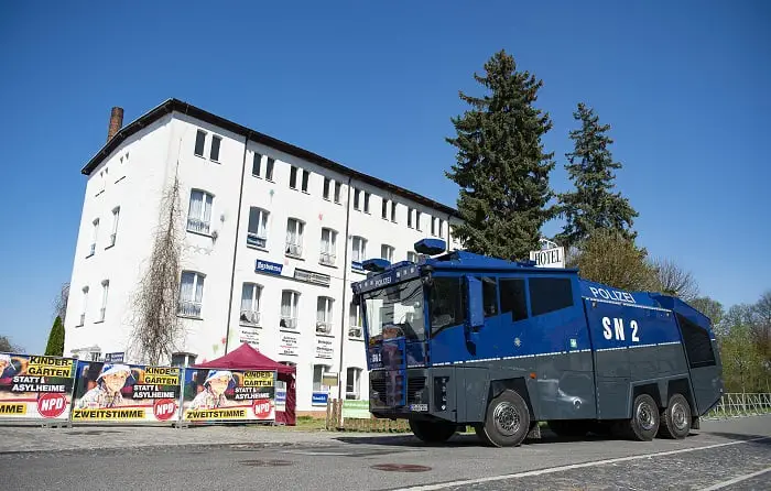 Des centaines de néo-nazis se rassemblent pour célébrer l'anniversaire d'Hitler 4 Des centaines de néo-nazis se rassemblent pour célébrer l'anniversaire d'Hitler - 3