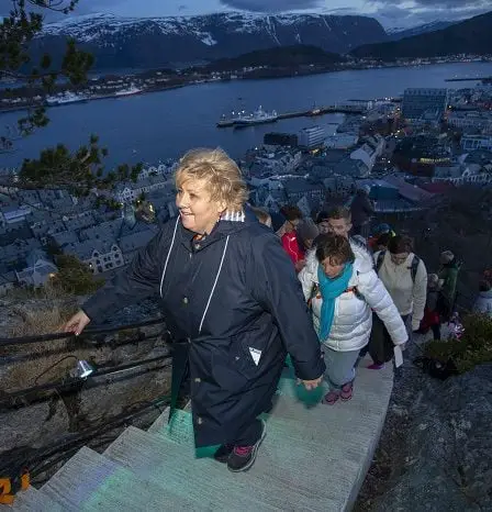 Solberg a souligné la nécessité d'une mer sans déchets lors d'une randonnée nocturne à Ålesund 23 Solberg a souligné la nécessité d'une mer sans déchets lors d'une randonnée nocturne à Ålesund - 22
