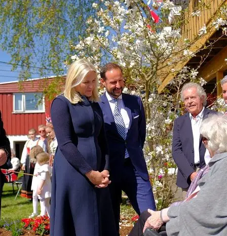 Le couple royal rend hommage aux marins de la Seconde Guerre mondiale à Konvoibyen - 1