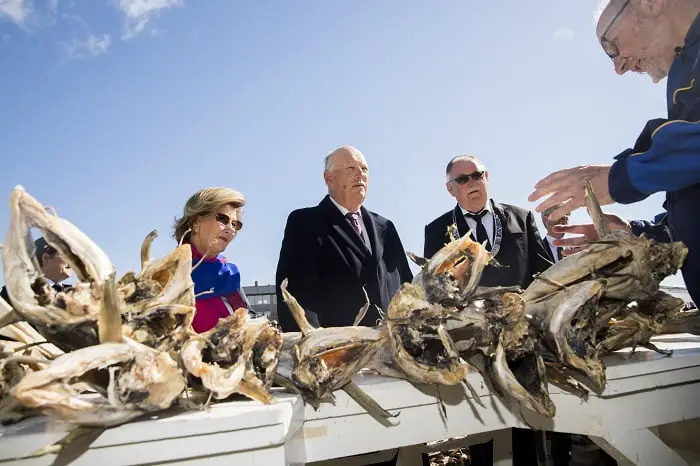 Bravo au couple royal lors de leur visite à Røst 4 Bravo au couple royal lors de leur visite à Røst - 3