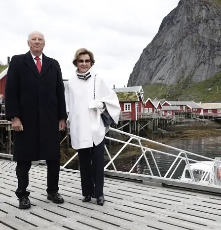 Le couple royal a terminé sa visite à Nordland par une fête à Reine 2 Le couple royal a terminé sa visite à Nordland par une fête à Reine - 1