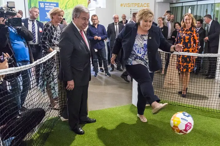 Solberg et le patron de l'ONU ont joué au football au Centre Nobel de la paix - 3