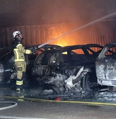 Environ 100 voitures vandalisées dans le sud de la Suède 2 Environ 100 voitures vandalisées dans le sud de la Suède - 1