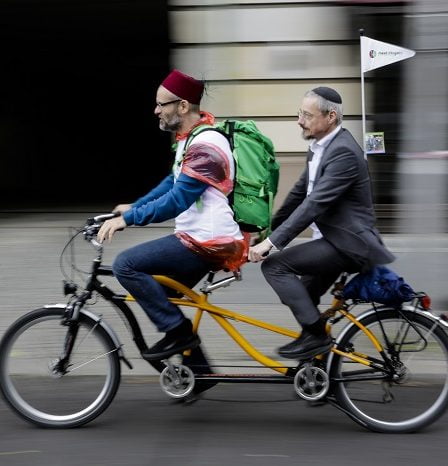 Des imams et des rabbins sur des tandems « contre la haine » à Berlin 19 Des imams et des rabbins sur des tandems « contre la haine » à Berlin - 18
