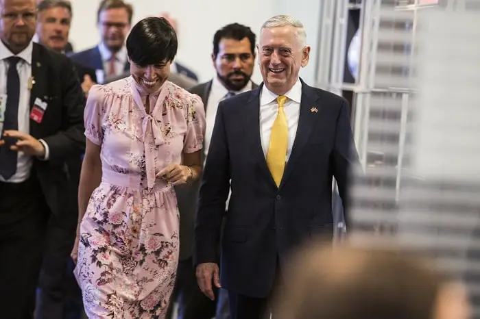 Le ministre américain de la Défense déclare que la Norvège dépasse les attentes 4 Le ministre américain de la Défense déclare que la Norvège dépasse les attentes - 3