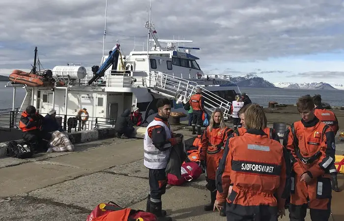 Plus de 30 personnes blessées lorsque le bateau heurte le quai du Svalbard 4 Plus de 30 personnes blessées lorsque le bateau heurte le quai du Svalbard - 3