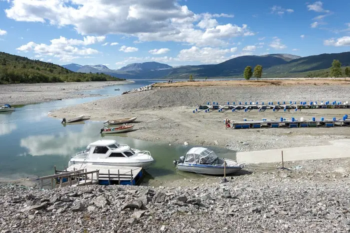 Niveaux d'eau très bas dans tout le pays 4 Niveaux d'eau très bas dans tout le pays - 3