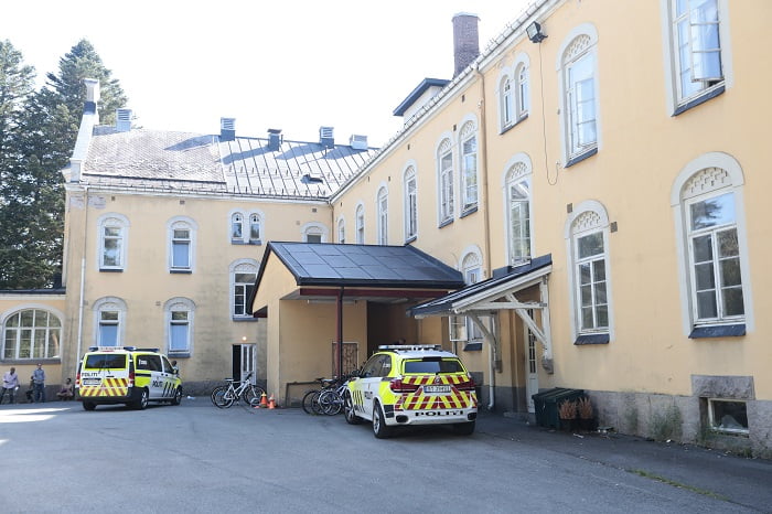 Un Irakien poignardé au cou au centre d'asile de Dikemark 4 Un Irakien poignardé au cou au centre d'asile de Dikemark - 3