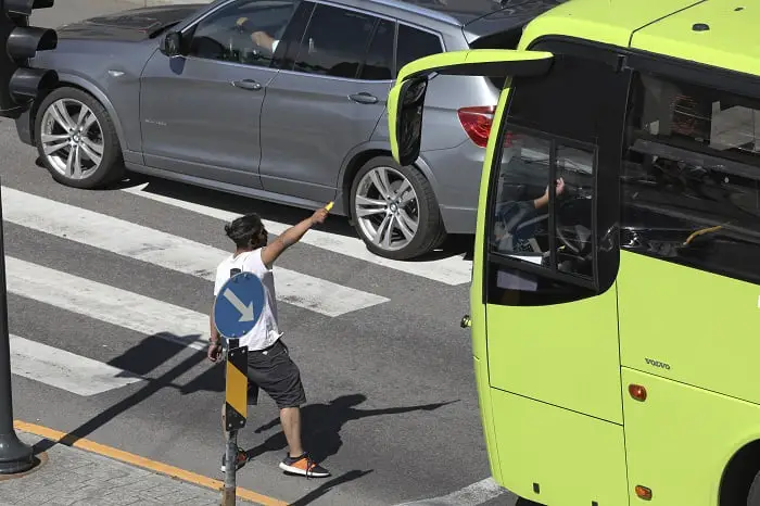 Un homme avec un couteau pourchassé un couple de touristes à Oslo 4 Un homme avec un couteau pourchassé un couple de touristes à Oslo - 3