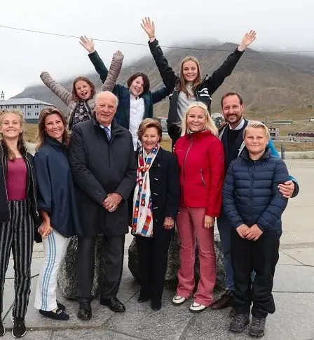 La famille royale a été témoin de la pollution plastique au Svalbard - 28
