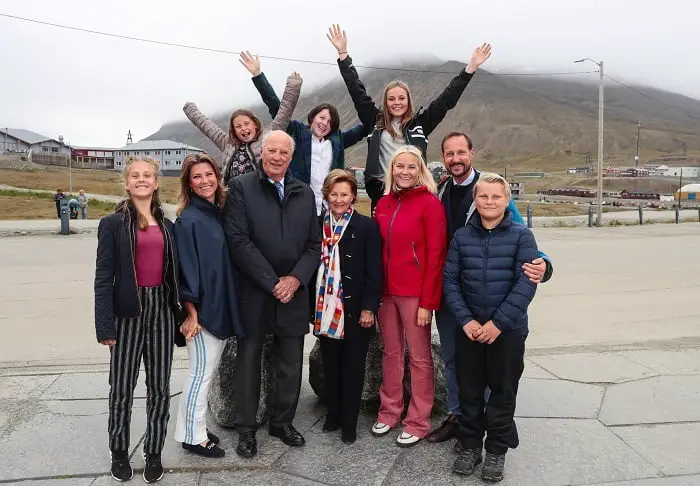 La famille royale a été témoin de la pollution plastique au Svalbard 4 La famille royale a été témoin de la pollution plastique au Svalbard - 3