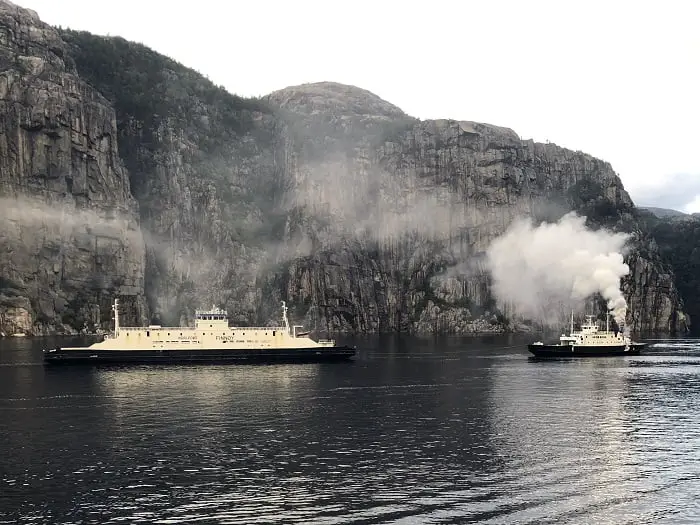 Incendie dans un ferry de vacances touristiques sous Preikestolen - 3