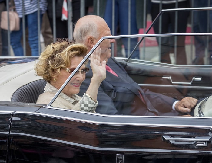 Le couple royal a célébré son anniversaire de mariage en or avec quelque chose d'ancien et quelque chose de nouveau 4 Le couple royal a célébré son anniversaire de mariage en or avec quelque chose d'ancien et quelque chose de nouveau - 3