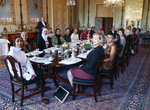 La reine Sonja a invité les femmes des minorités à prendre le thé 4 La reine Sonja a invité les femmes des minorités à prendre le thé - 3