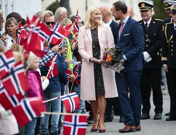 Le couple du prince héritier est chaleureusement accueilli à Vestfold 4 Le couple du prince héritier est chaleureusement accueilli à Vestfold - 3