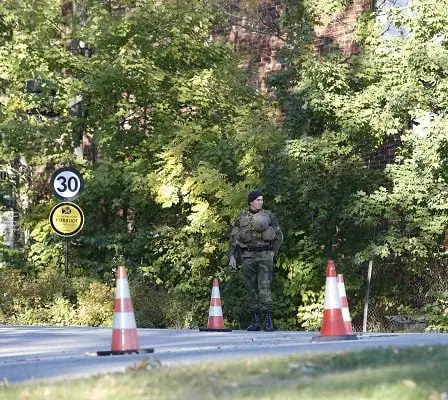 Rien de dangereux dans un colis suspect 2 Rien de dangereux dans un colis suspect - 1