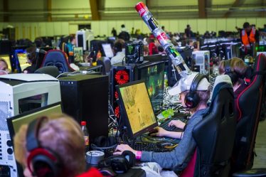 Des milliers de personnes se rassemblent pour assister au premier tournoi Fortnite "à proprement parler" de Norvège - 18