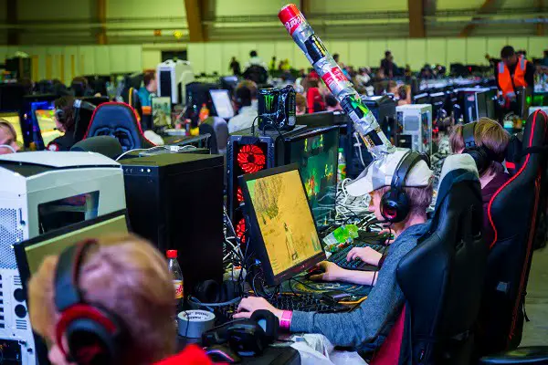 Des milliers de personnes se rassemblent pour assister au premier tournoi Fortnite "à proprement parler" de Norvège 4 Des milliers de personnes se rassemblent pour assister au premier tournoi Fortnite "à proprement parler" de Norvège - 3