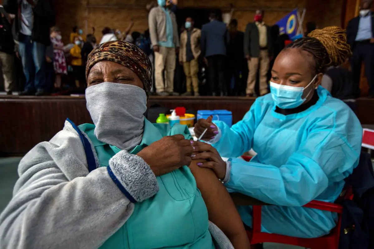 BioNTech prévoit de construire une usine de vaccins en Afrique l'année prochaine - 3