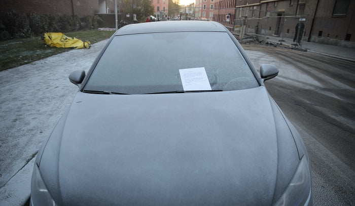 Deux personnes arrêtées - ont pulvérisé 22 véhicules avec un extincteur 4 Deux personnes arrêtées - ont pulvérisé 22 véhicules avec un extincteur - 3