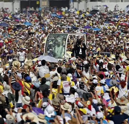 Le pape a célébré la messe pour 1,3 million de personnes au Pérou 17 Le pape a célébré la messe pour 1,3 million de personnes au Pérou - 16