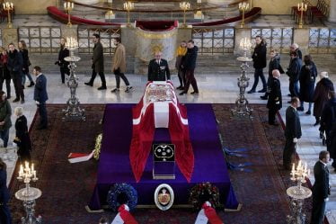 Le peuple danois fait la queue pour rendre hommage à feu le prince Henrik - 20