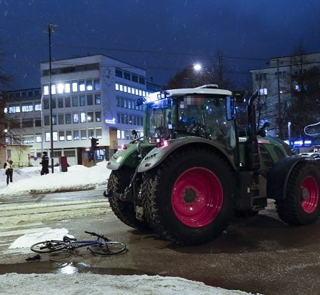 Un cycliste est mort dans un accident de tracteur à Oslo 20 Un cycliste est mort dans un accident de tracteur à Oslo - 19